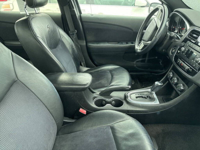 2013 Chrysler 200 Limited