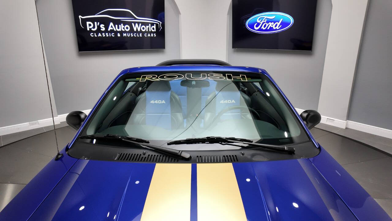 2004 Ford Mustang 10