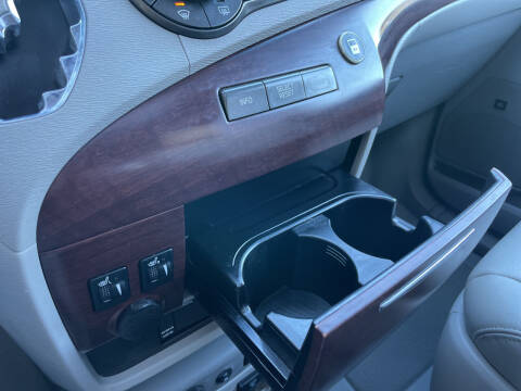 2012 Toyota Sienna XLE Mobility 7-Passenger