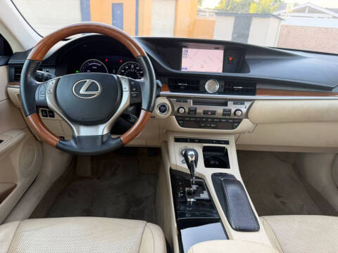 2013 Lexus ES 300h