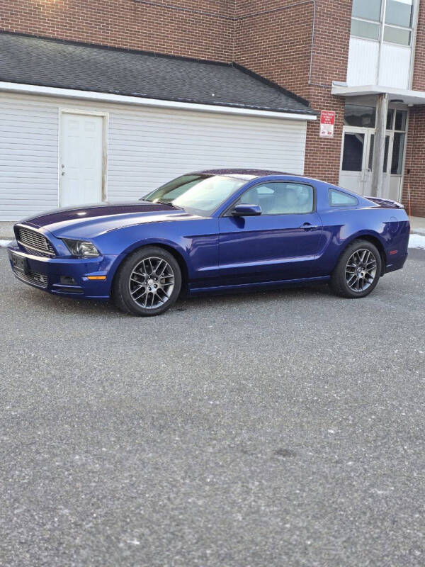 2013 Ford Mustang V6 Premium's photo