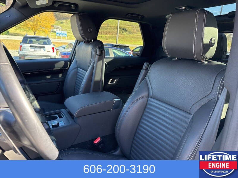 2023 Land Rover Discovery P300 S R-Dynamic