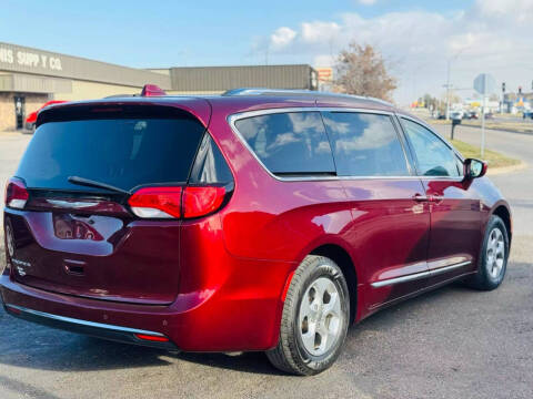 2017 Chrysler Pacifica Touring-L Plus