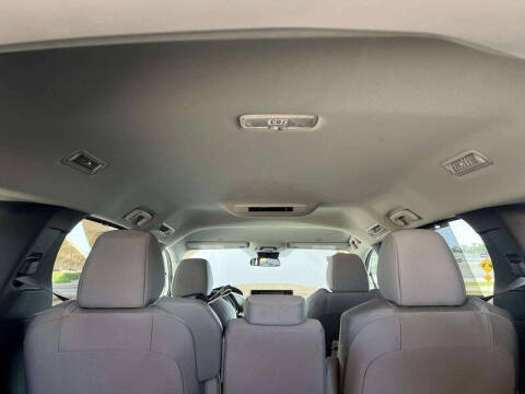 2026 Toyota Sienna LE 8-Passenger