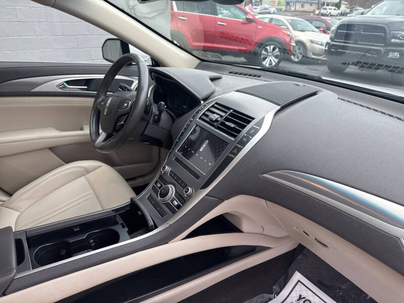 2020 Lincoln MKZ Standard