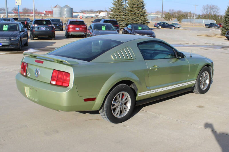 2005 Ford Mustang V6 Deluxe