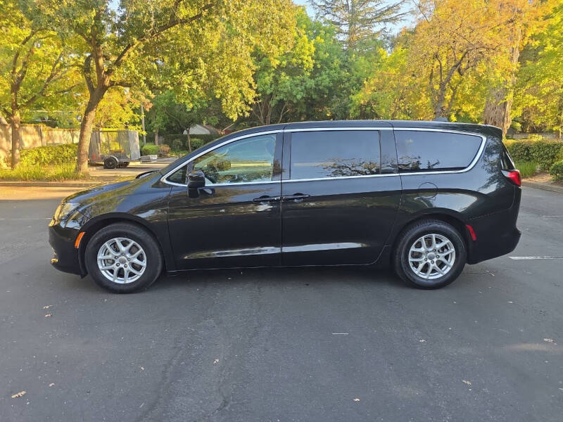 2017 Chrysler Pacifica LX