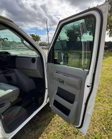2011 Ford E-Series E-350 SD