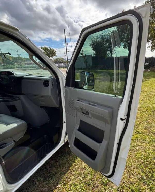 2011 Ford E-Series E-350 SD