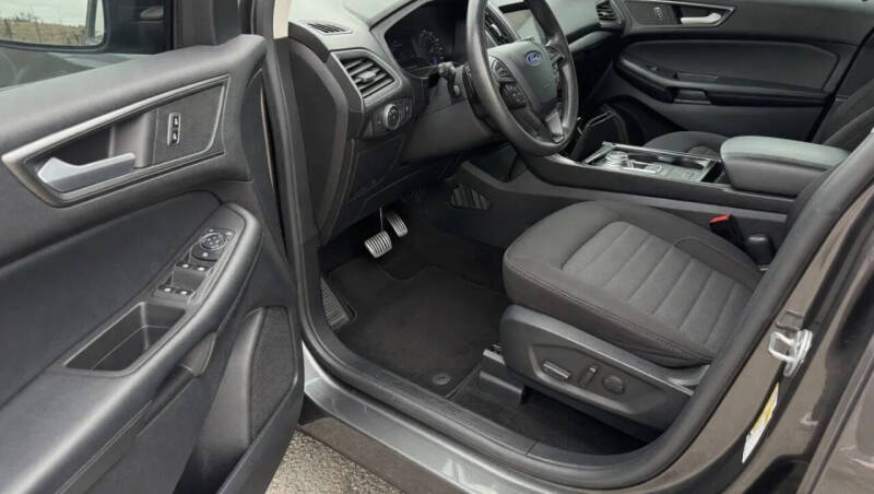 2020 Ford Edge SE
