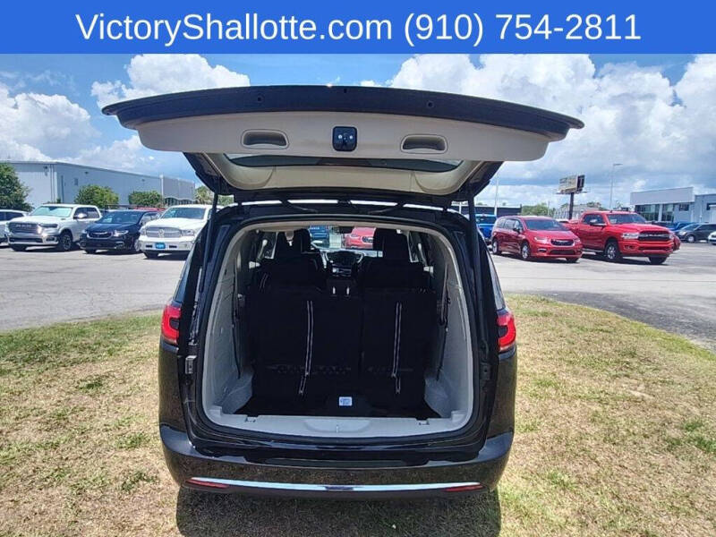 2024 Chrysler Pacifica Plug-In Hybrid Select