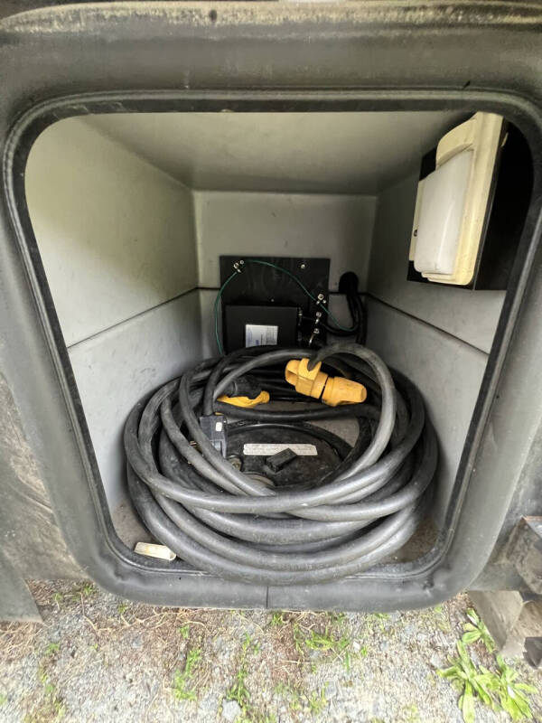 2000 Winnebago Adventurer