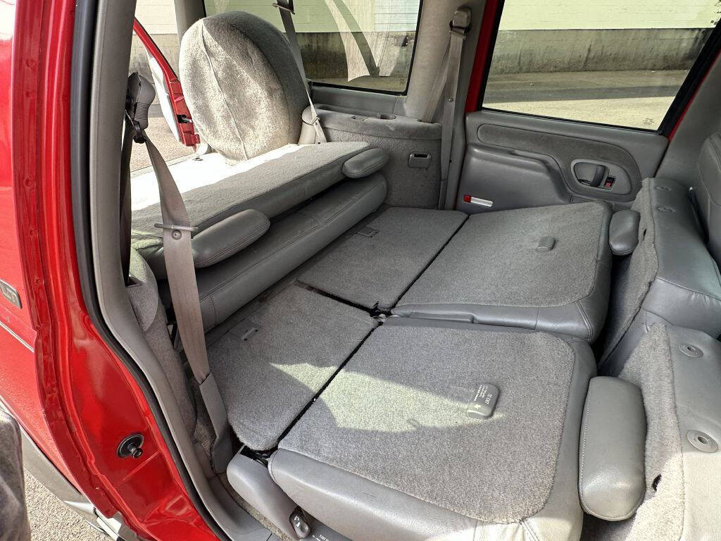 1998 Chevrolet Suburban 35