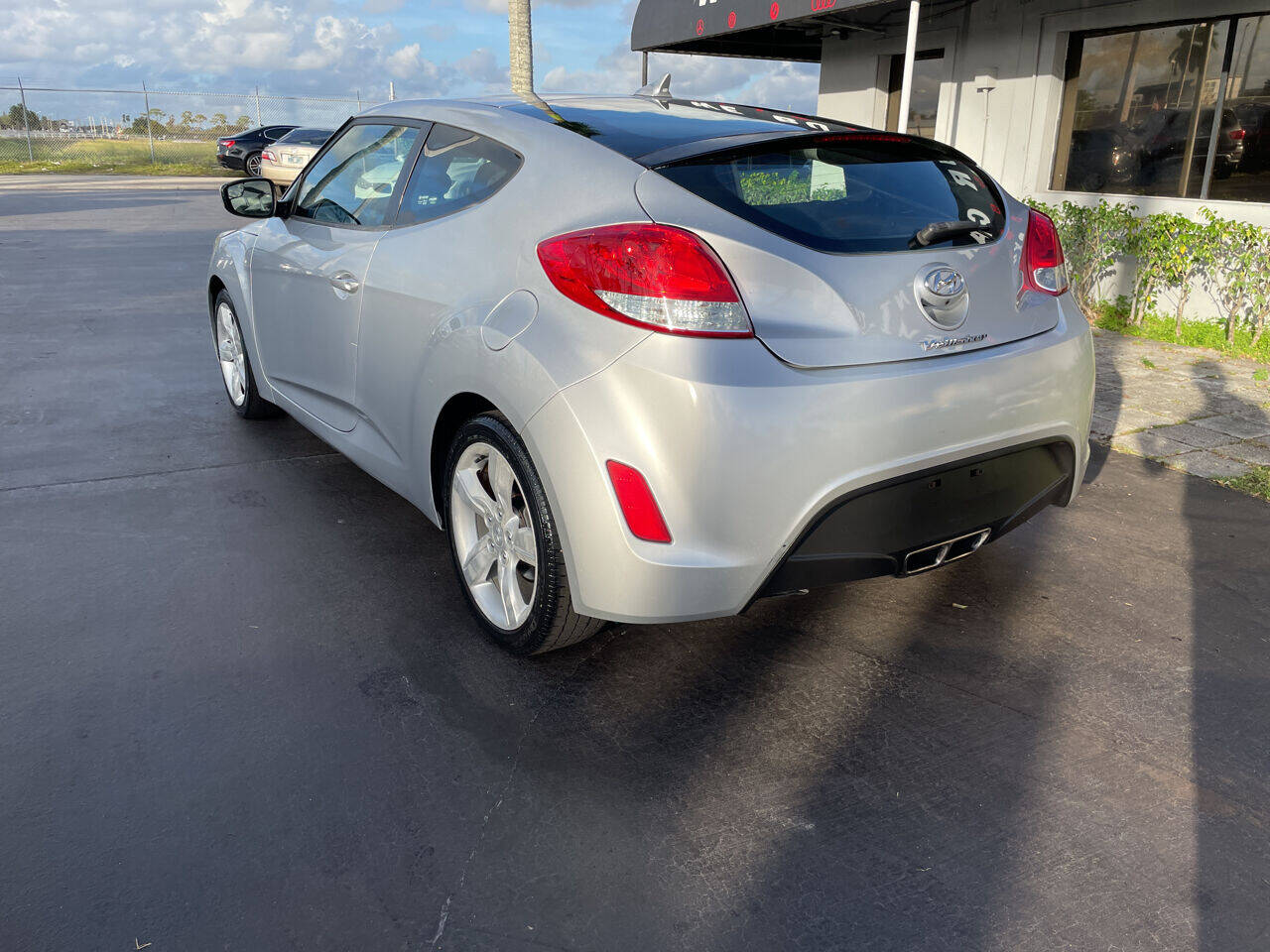 2015 Hyundai Veloster  - $9,900