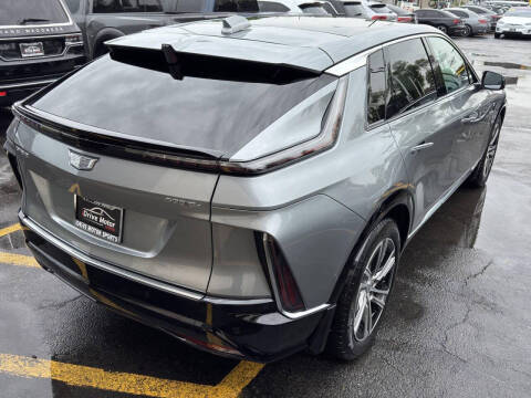 2024 Cadillac LYRIQ Luxury 1