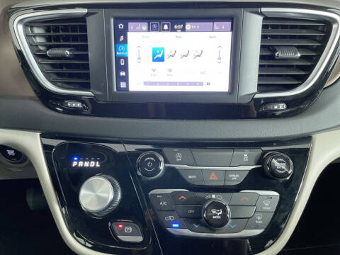 2024 Chrysler Voyager LX