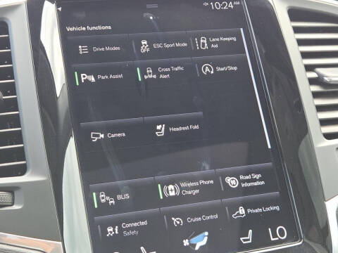 2022 Volvo XC90 T6 Momentum 6-Passenger