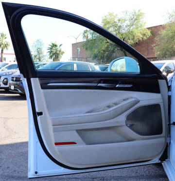 2017 Genesis G90