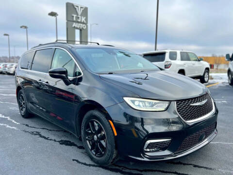 2022 Chrysler Pacifica Touring L
