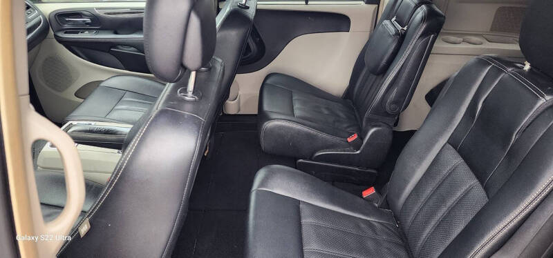 2016 Chrysler Town and Country Touring-L Anniversary Edition