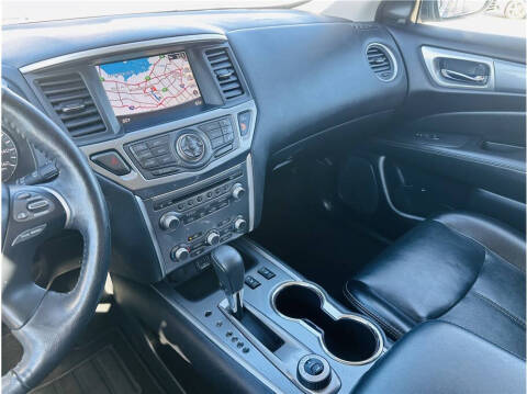 2020 Nissan Pathfinder SL