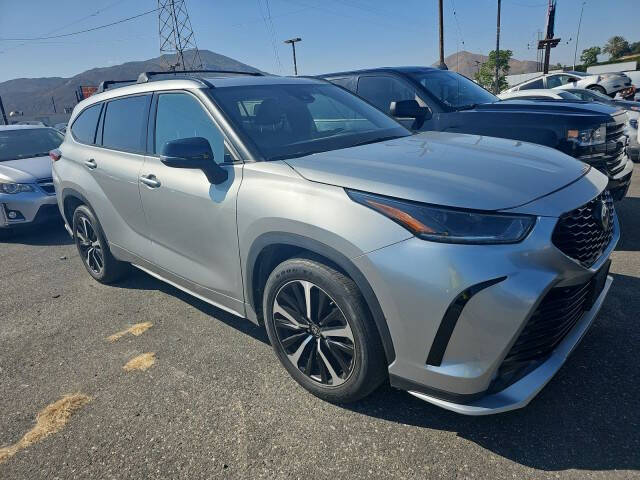 Used 2022 Toyota Highlander XSE with VIN 5TDLZRBH4NS180291 for sale in Burlington, WA