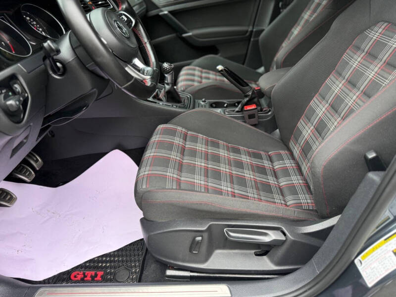 2018 Volkswagen Golf GTI S