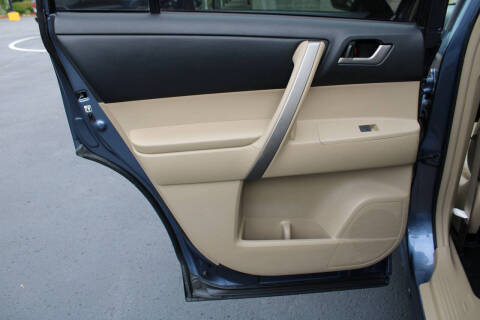 2013 Toyota Highlander SE