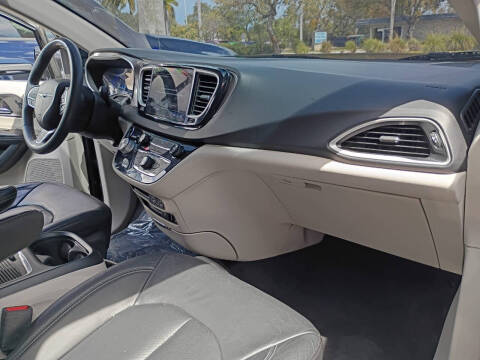 2022 Chrysler Pacifica Touring L