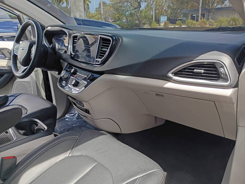 2022 Chrysler Pacifica Touring L