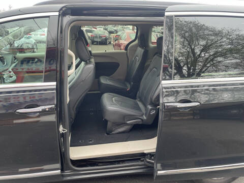 2017 Chrysler Pacifica Touring-L