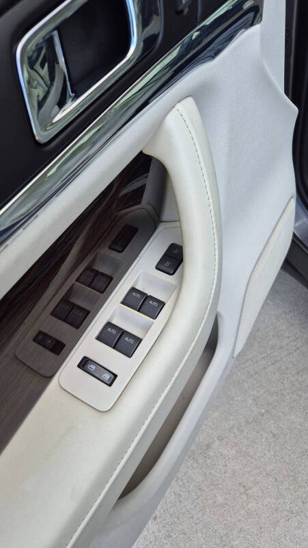 2012 Lincoln MKS