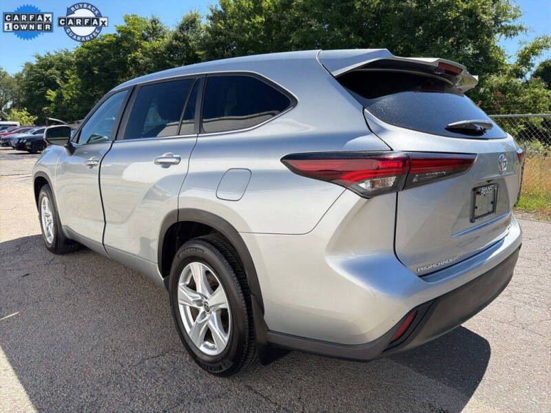 2024 Toyota Highlander LE