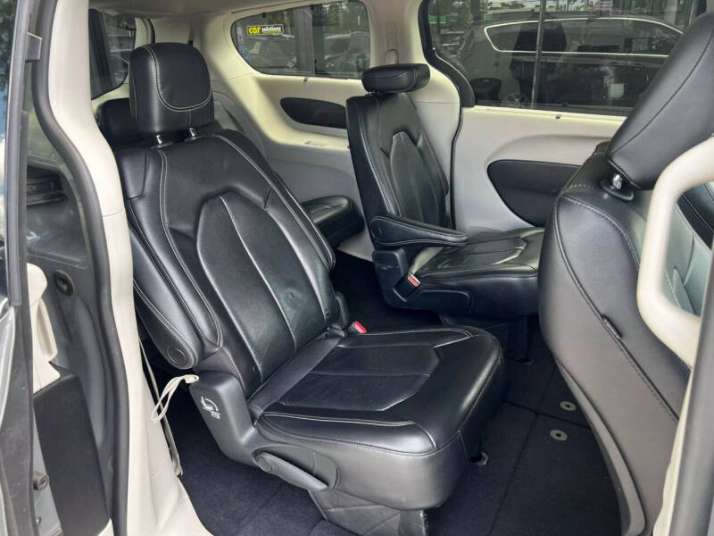 2022 Chrysler Pacifica Touring L