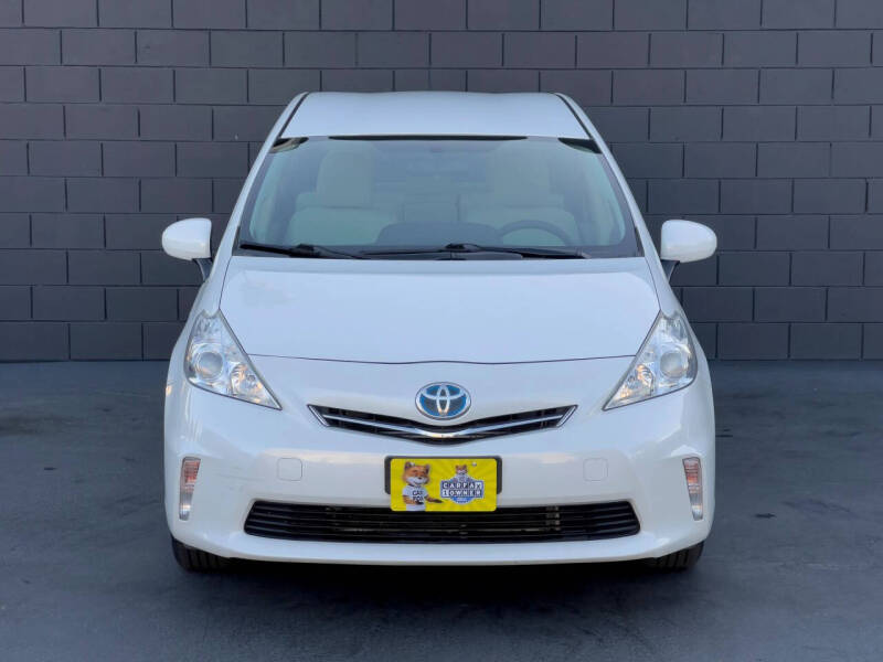 2014 Toyota Prius v Three