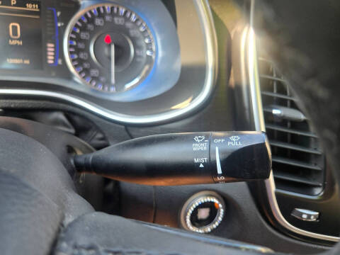 2017 Chrysler 200 LX