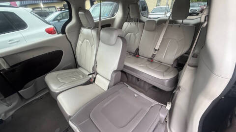 2017 Chrysler Pacifica Touring-L
