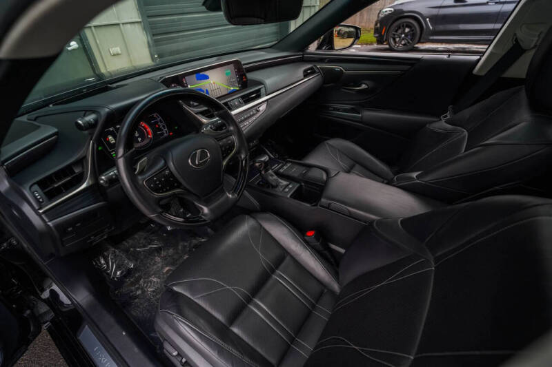 2020 Lexus ES 300h Ultra Luxury