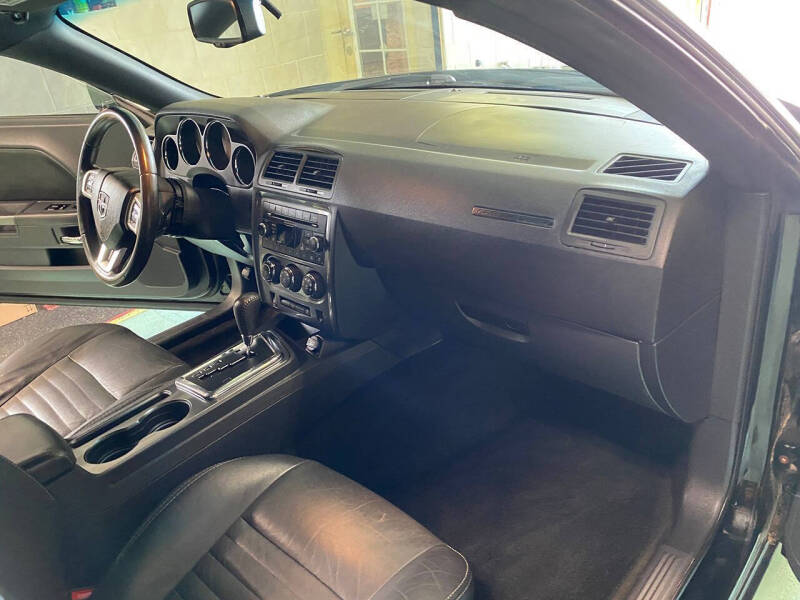 2013 Dodge Challenger SXT