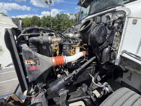 2001 Peterbilt 330