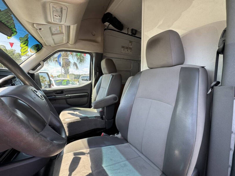 2014 Nissan NV 2500 HD SV