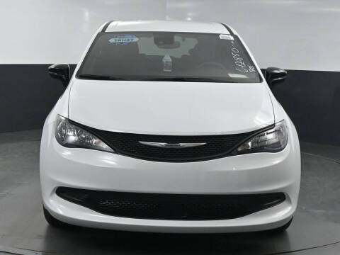 2025 Chrysler Voyager LX