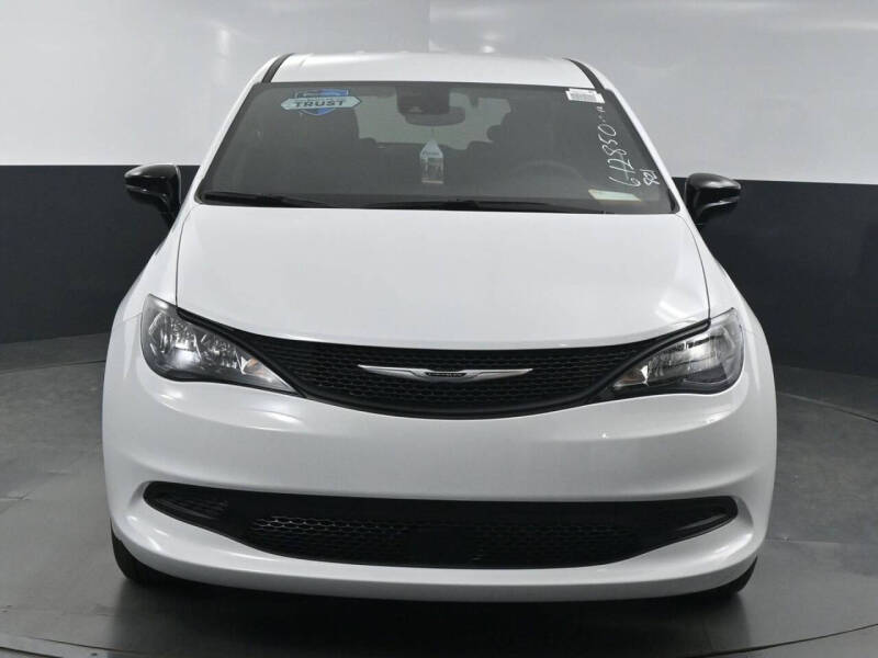 2025 Chrysler Voyager LX