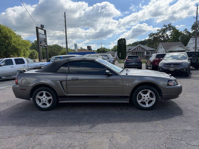 2002 Ford Mustang Deluxe