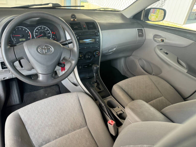 2009 Toyota Corolla LE photo 16