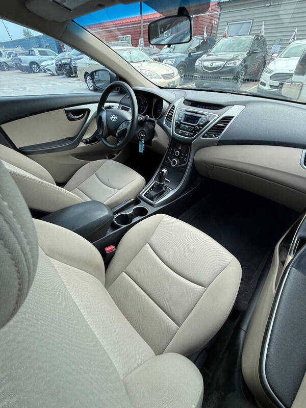 2014 Hyundai Elantra SE