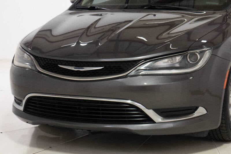 2015 Chrysler 200 Limited photo 9