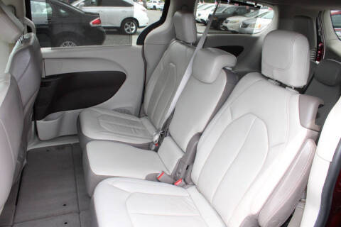 2017 Chrysler Pacifica Touring-L