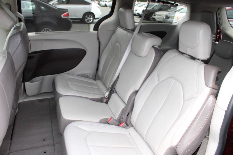 2017 Chrysler Pacifica Touring-L