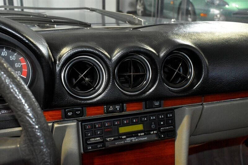 1983 Mercedes-Benz 380-Class 11